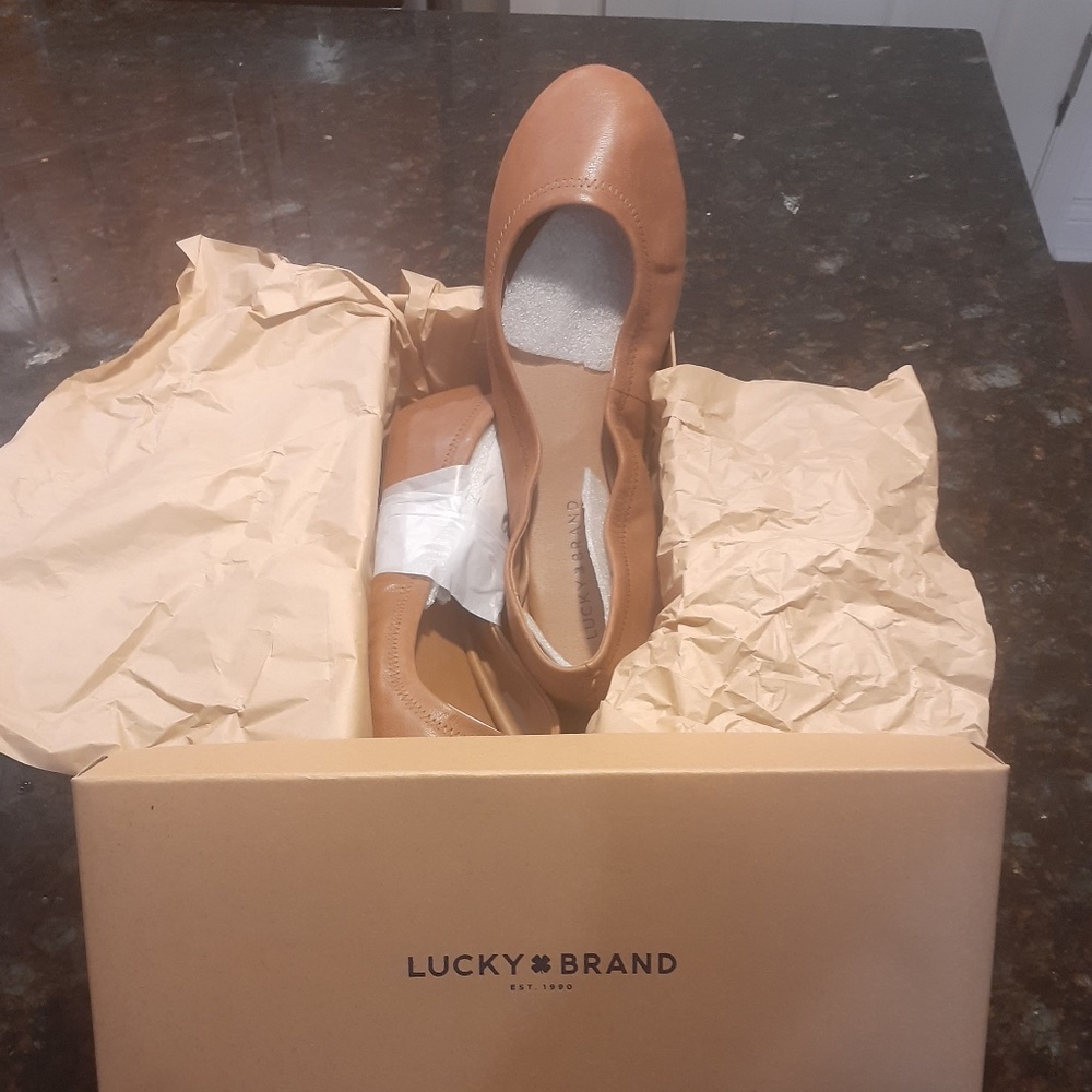 Lucky Brand "Emmie" Leather Flat - Size US(11M)